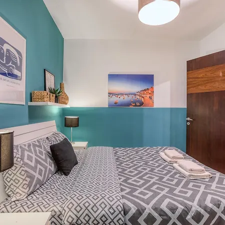 Stylish 2br Near Seafront Apartamento Sliema