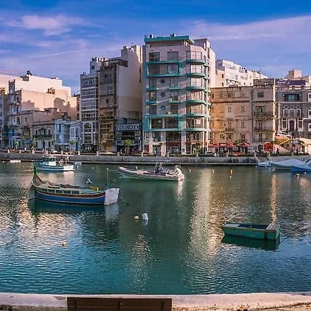 Stylish 2br Near Seafront