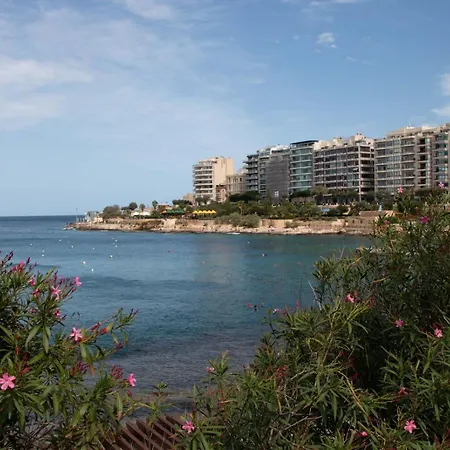 Stylish 2br Near Seafront Sliema