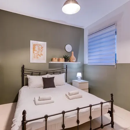 Stylish 2br Near Seafront *