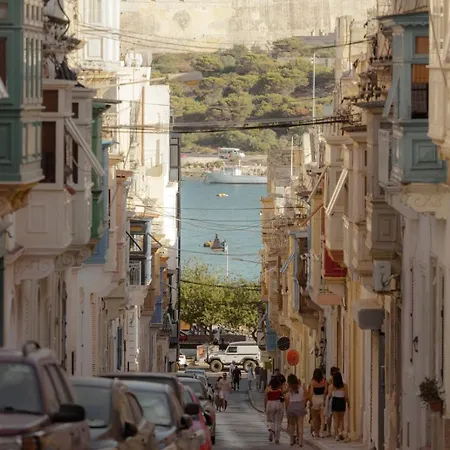 Stylish 2br Near Seafront * Sliema