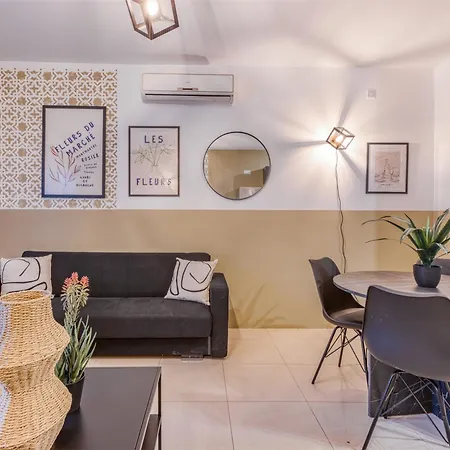 Stylish 2br Near Seafront *