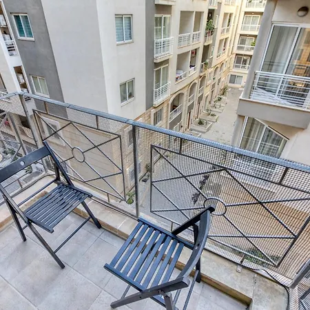 Stylish 2br Near Seafront Apartamento