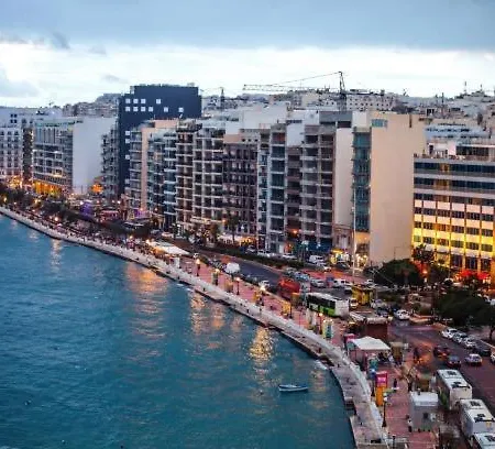 Stylish 2br Near Seafront Apartamento Sliema