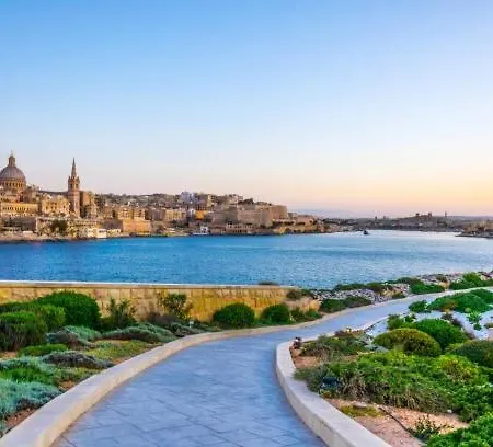 Stylish 2br Near Seafront * Sliema